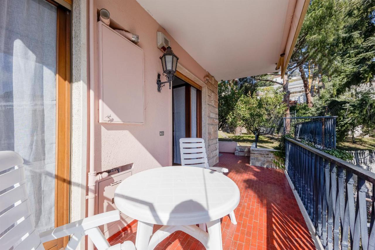Lemon Tree Apartment - Garden, Sea View, Wifi Санремо Экстерьер фото